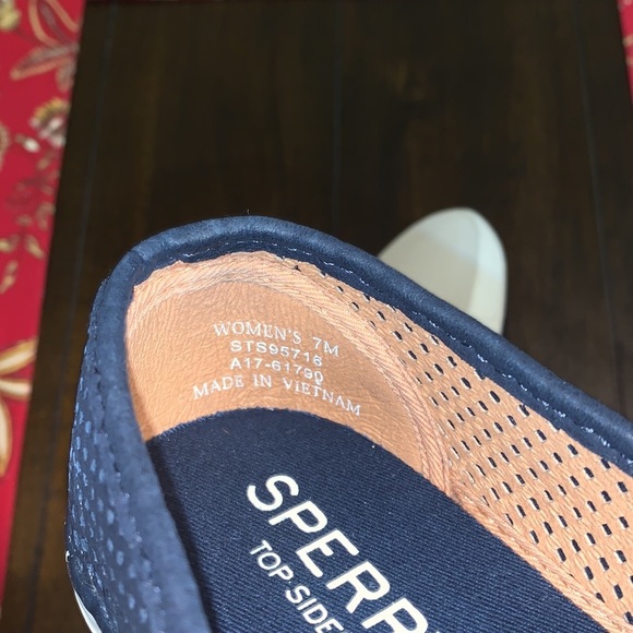Sperry top-sider. Women’s size 7.   Gently used condition. - Picture 6 of 6